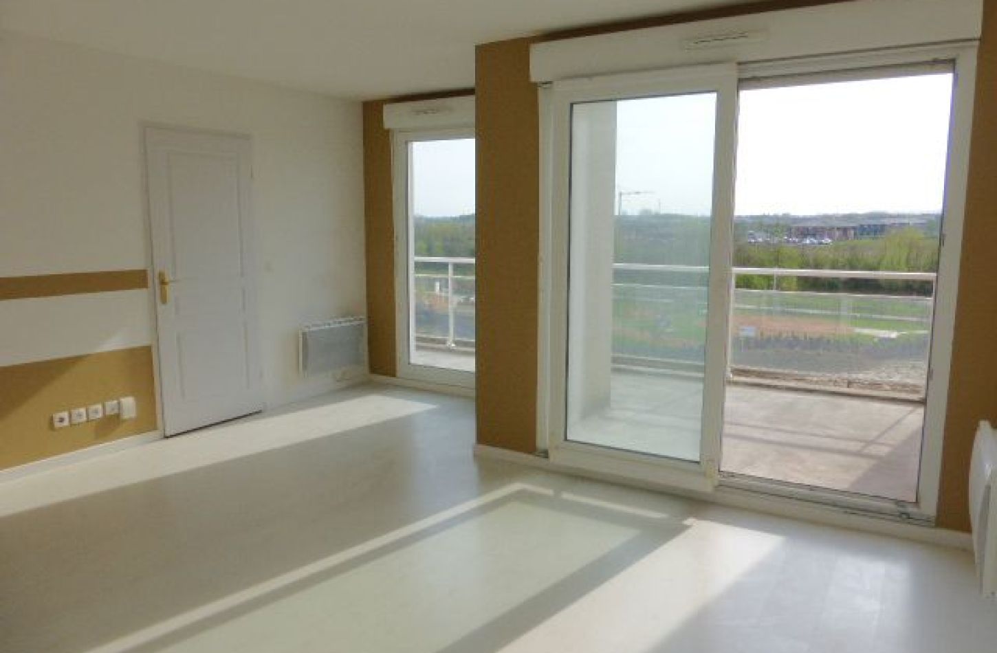 Location commerce à Villeneuve-d'Ascq - Ref.VA-LOC-750/MOIS + CH 93 
